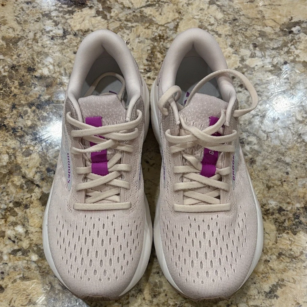 NWT Women's Brooks Ghost Cream and Purple Athletic Shoes 7.5 - Picture 2 of 4